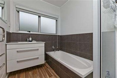 Photo of property in 10 Saffron Street, Birkdale, Auckland, 0626