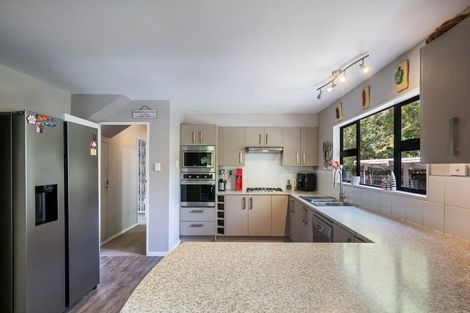 Photo of property in 70 Pinehaven Road, Pinehaven, Upper Hutt, 5019