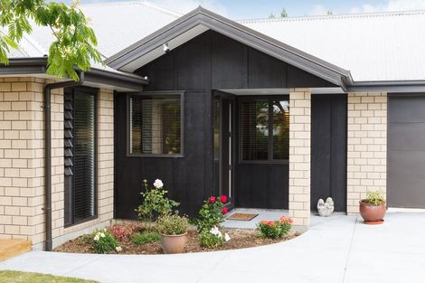 Photo of property in 10 Taumata Rise, Acacia Bay, 3385