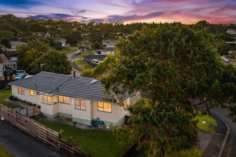 Photo of property in 16 The Grove, Titirangi, Auckland, 0604