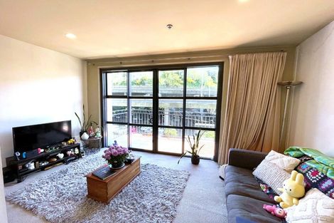 Photo of property in Atrium Towers, 1n/154 The Terrace, Wellington Central, Wellington, 6011