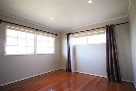 Photo of property in 988 East Coast Road, Northcross, Auckland, 0632