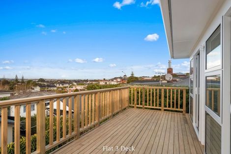 Photo of property in 3/4313 Great North Road, Glendene, Auckland, 0602
