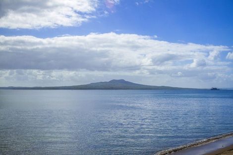 Photo of property in 39 Ocean View Road, Milford, Auckland, 0620