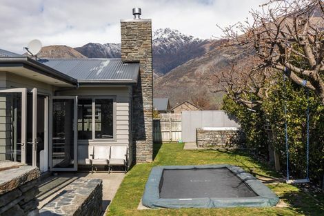 Photo of property in 9 Bridesdale Drive, Lake Hayes, Queenstown, 9304