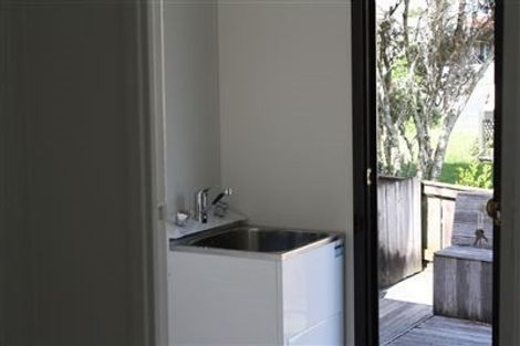 Photo of property in 28 Devonshire Road, Unsworth Heights, Auckland, 0632