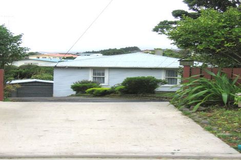 Photo of property in 9 Kinapori Terrace, Newlands, Wellington, 6037