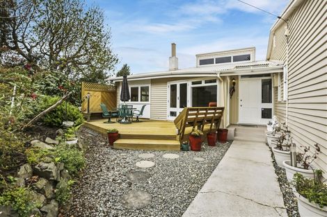 Photo of property in 36 Mana View Road, Paremata, Porirua, 5026