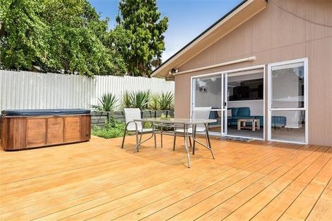 Photo of property in 2/44 Lilburn Crescent, Massey, Auckland, 0614