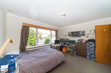 Photo of property in 2 Surrey Crescent, Hokowhitu, Palmerston North, 4410