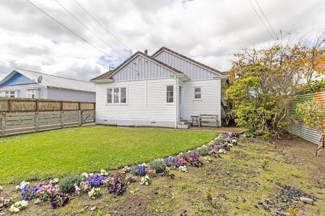 Photo of property in 17 Robert Street, Marton, 4710