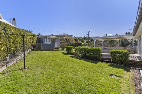 Photo of property in 75 Churchill Road, Cockle Bay, Auckland, 2014