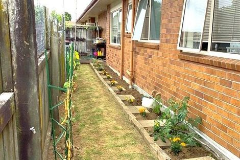 Photo of property in 2/17 Youngs Road, Papakura, 2110