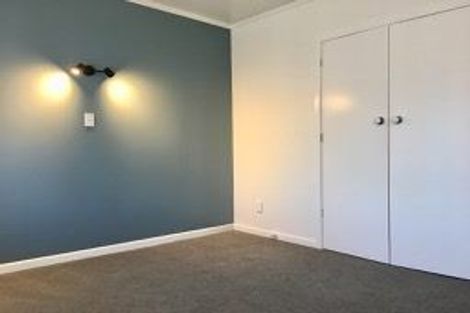 Photo of property in 2/71 Mount Smart Road, Onehunga, Auckland, 1061