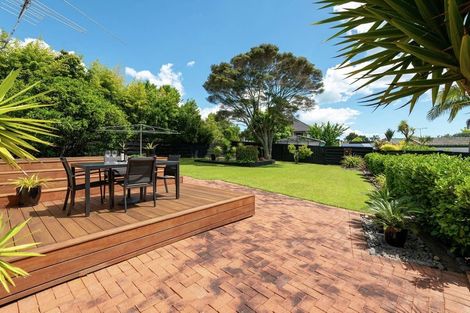 Photo of property in 11 Towra Place, Botany Downs, Auckland, 2010