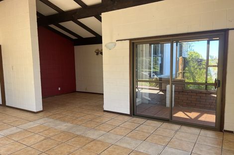 Photo of property in 96 Becroft Drive, Forrest Hill, Auckland, 0620