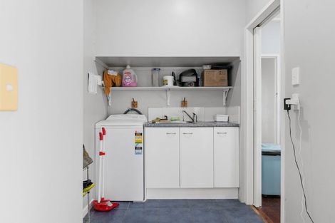 Photo of property in 218 Hillcrest Road, Hillcrest, Hamilton, 3216