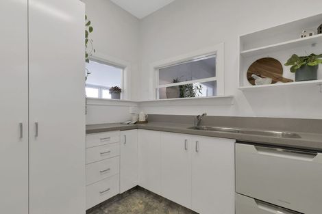 Photo of property in 92 Dyers Pass Road, Cashmere, Christchurch, 8022