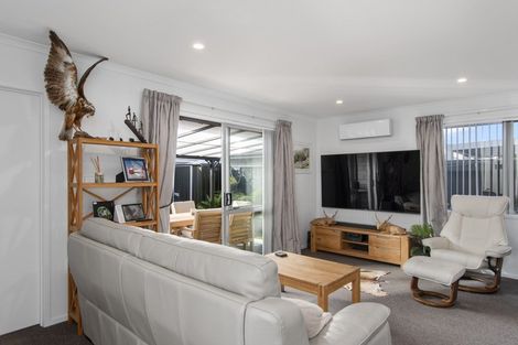 Photo of property in 11 Lance Way, Papamoa, 3118