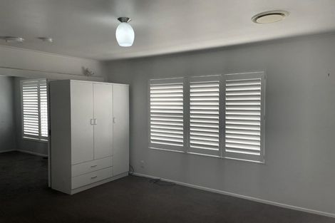 Photo of property in 8 Divich Avenue, Te Atatu South, Auckland, 0610