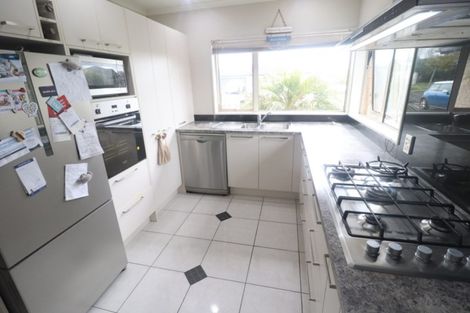 Photo of property in 15 Bonny Crescent, Massey, Auckland, 0614