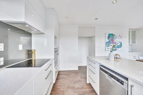 Photo of property in 1/20 Castor Bay Road, Castor Bay, Auckland, 0620