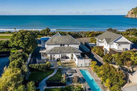 Photo of property in 100 Esplanade, Sumner, Christchurch, 8081