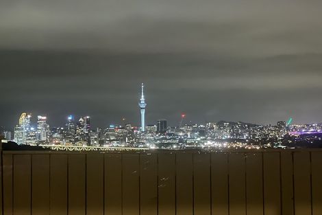 Photo of property in 14 Chelsea View Drive, Chatswood, Auckland, 0626