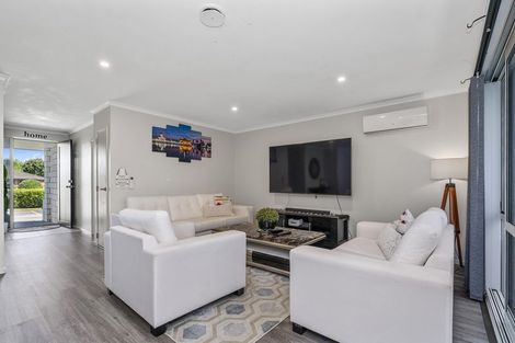 Photo of property in 27 Waterside Drive, Pyes Pa, Tauranga, 3112