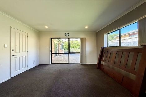 Photo of property in 5 Pittville Place, Henderson, Auckland, 0612