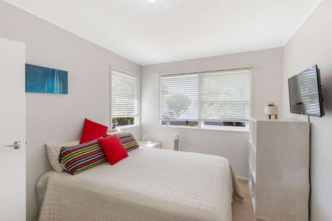 Photo of property in 32 Kirby Street, Glendene, Auckland, 0602