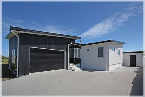 Photo of property in 6a Marine Parade South, Foxton Beach, Foxton, 4815