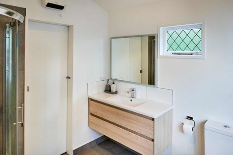 Photo of property in 28 Seaview Road, Paremata, Porirua, 5024