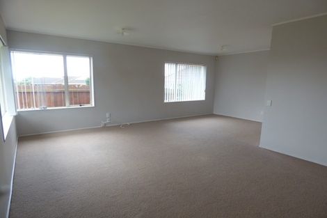 Photo of property in 1/2 Lowburn Place, Clover Park, Auckland, 2019