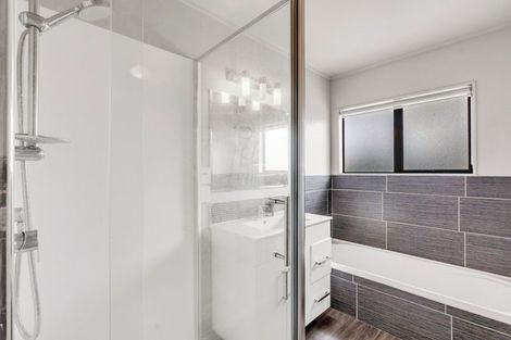 Photo of property in 8a Melleray Place, Randwick Park, Auckland, 2105