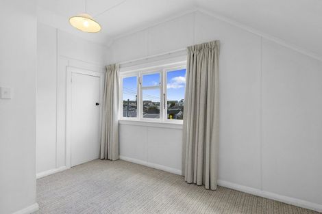 Photo of property in 33 Firth Terrace, Karori, Wellington, 6012