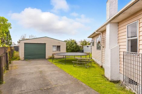 Photo of property in 15 Ross Street, Levin, 5510
