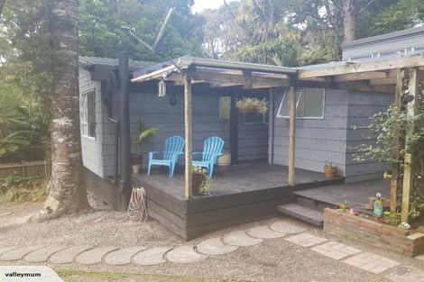 Photo of property in 16 Napuka Road, Henderson Valley, Auckland, 0612