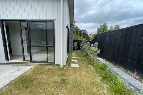 Photo of property in 8/101 Hobsonville Road, West Harbour, Auckland, 0618