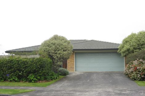 Photo of property in 17 Russell Drive, Oakura, 4314