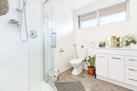 Photo of property in 2/9 Riverlea Road, Whenuapai, Auckland, 0618