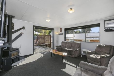 Photo of property in 7 Oawai Place, Marfell, New Plymouth, 4310