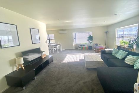 Photo of property in 44 Bluebird Crescent, Unsworth Heights, Auckland, 0632