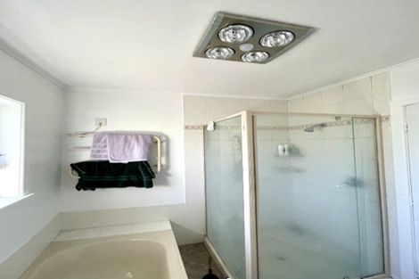 Photo of property in 93 Avondale Road, Avondale, Auckland, 1026