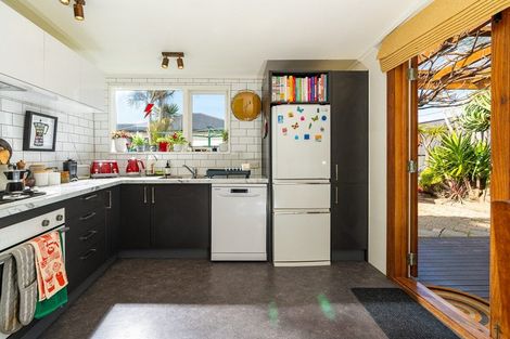 Photo of property in 187 Queens Drive, Lyall Bay, Wellington, 6022