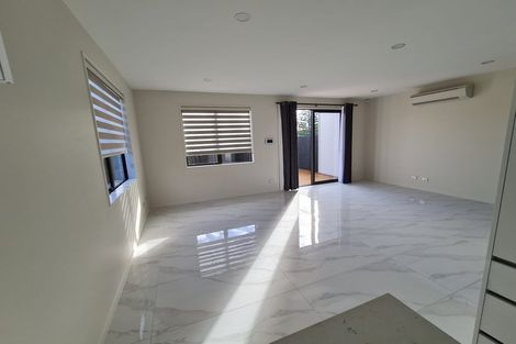 Photo of property in 4/532 Glenfield Road, Glenfield, Auckland, 0629