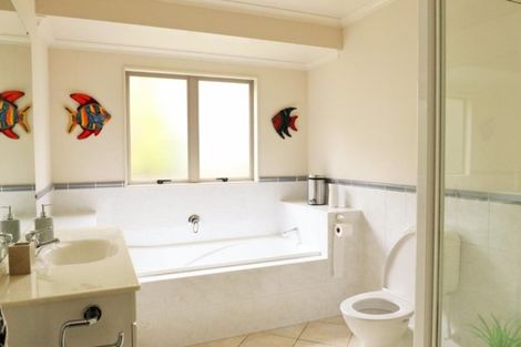 Photo of property in 18a Philson Terrace, Browns Bay, Auckland, 0630