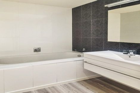 Photo of property in 32 Becker Drive, Weymouth, Auckland, 2103