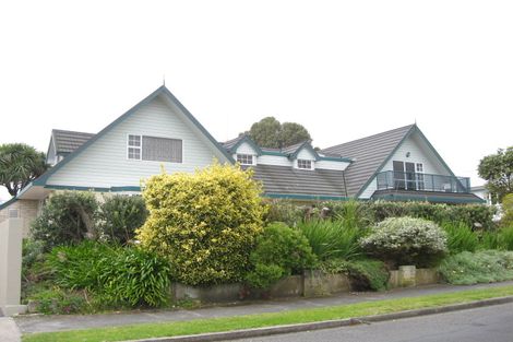 Photo of property in 17 Dixon Street, Oakura, 4314