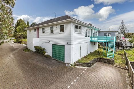 Photo of property in 1/30 Weldene Avenue, Glenfield, Auckland, 0629